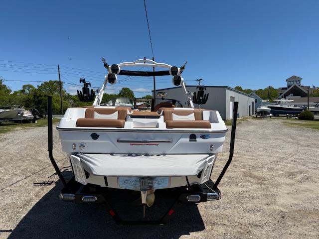 2025 Malibu 23 LSV Icon